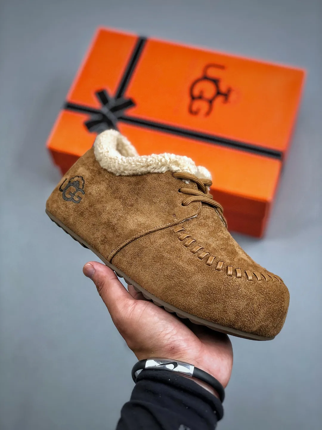 💰520 supports the store G UGG2025ss official website latest hanni thick sole, I love it so much, and it is very light and easy to wear. When paired with socks, it has a super sweet girly feel. Dopamine color, full of vitality, really super girl ~ fall in love at a glance, original material of the upper, original outsole, soft and comfortable on the feet, versatile, can make the legs look longer in seconds, a must-have item for summer Size: 35-40